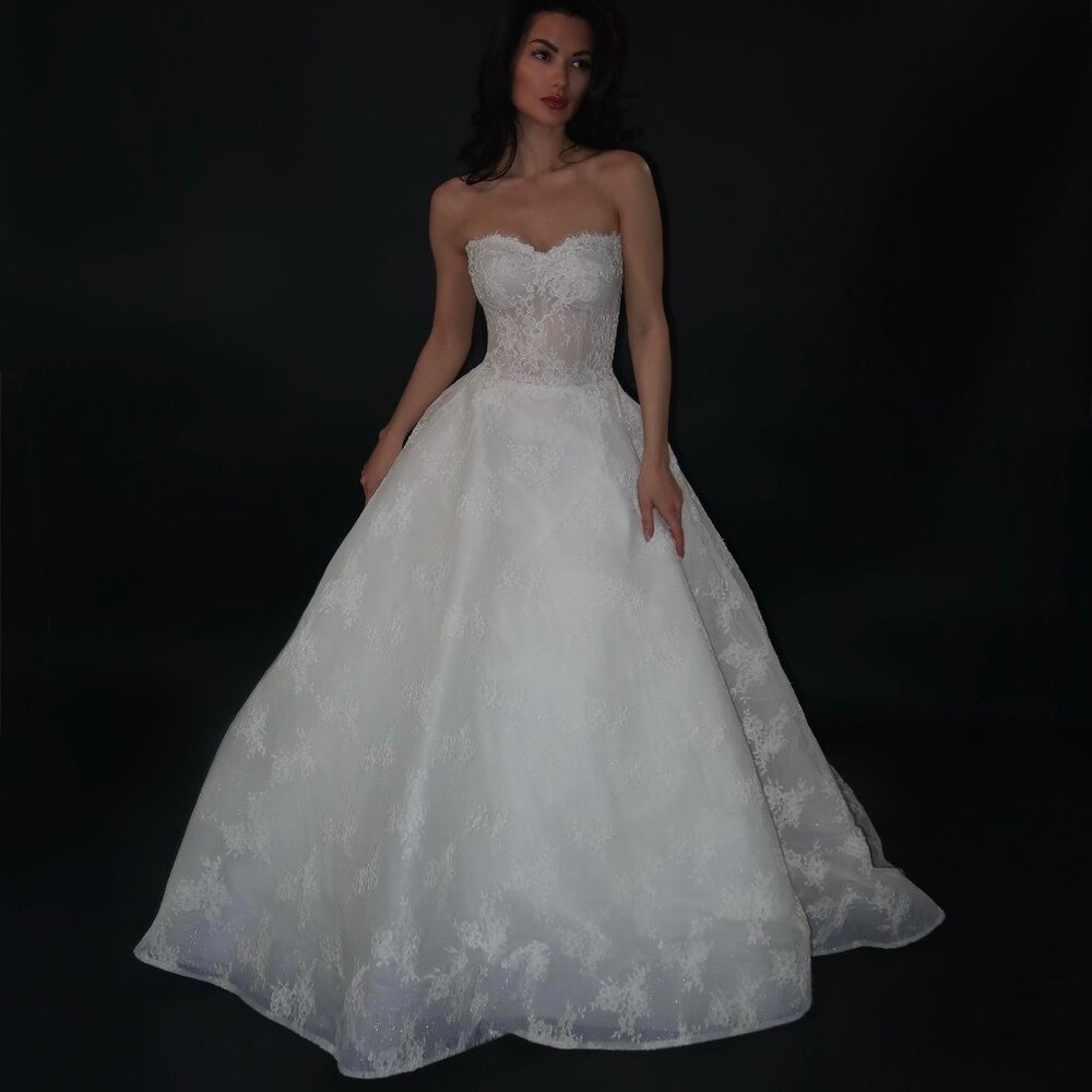 Preloved US 2 Anna Augusta Strapless Sweetheart French Corded Lace Bridal Gown